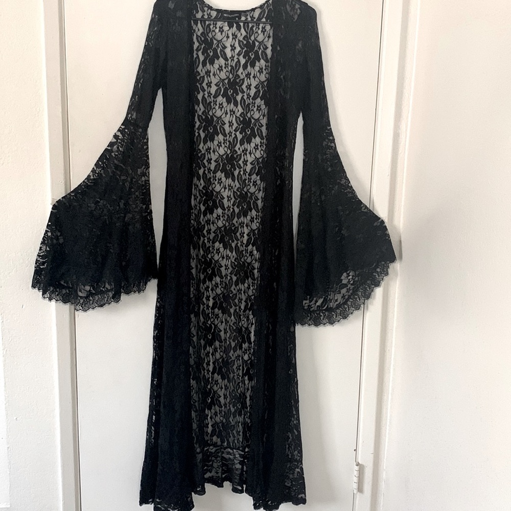 Pretty Little Thing Lace Kimono